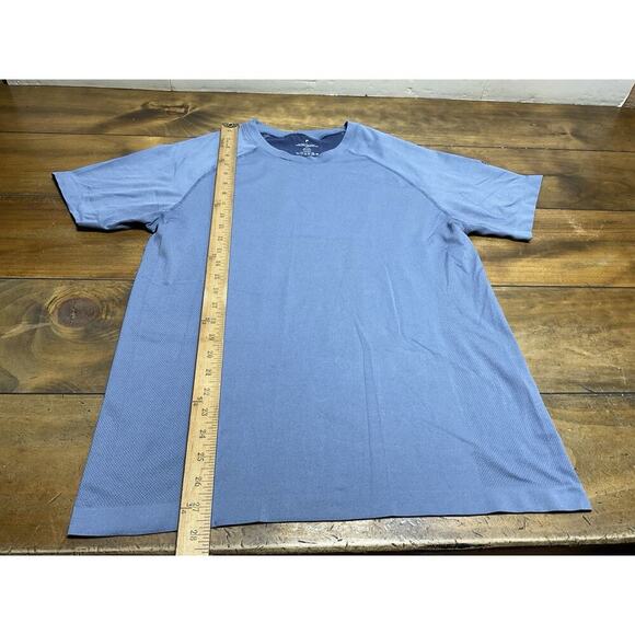 Fabletics Shirt Mens Medium The Training Day Tee Perforated Stretch Gym Active - Picture 6 of 8